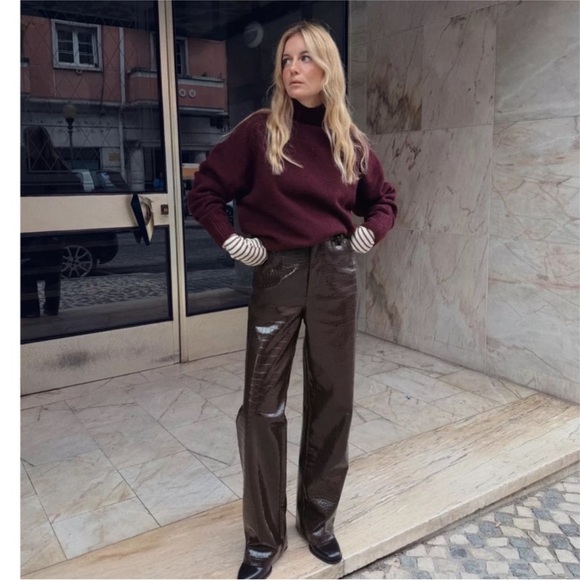 Zara STRAIGHT-LEG FAUX LEATHER ANIMAL EMBOSSED PANTS - Picture 2 of 4